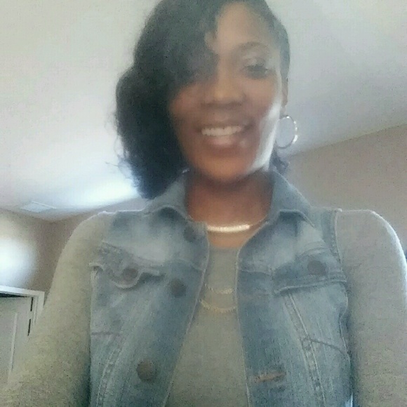 Meet your Posher, Ava - Picture 1 of 1